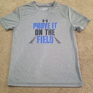Boys youth small under armour t shirt